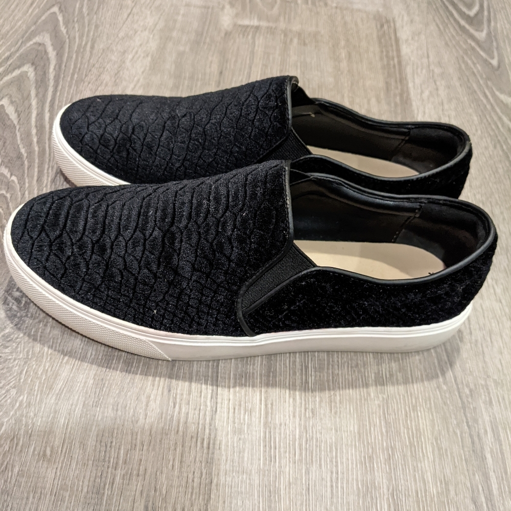 Aldo slip on flat velvet woman shoes size 7 color black
